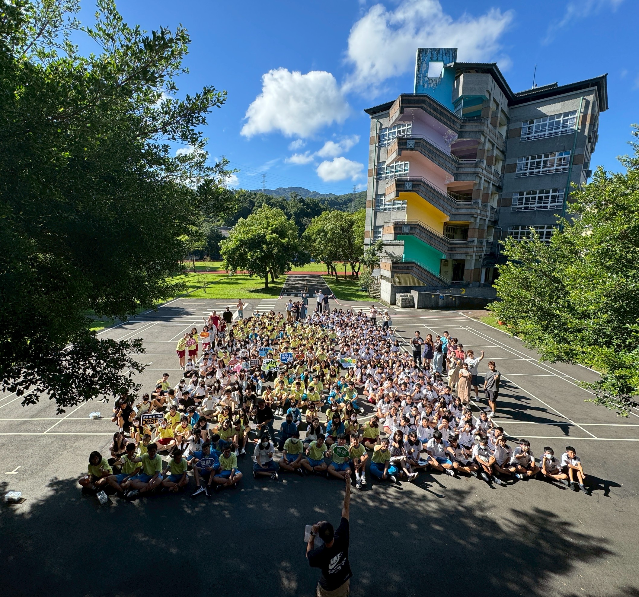 敬師全校大合照！老師，謝謝您！